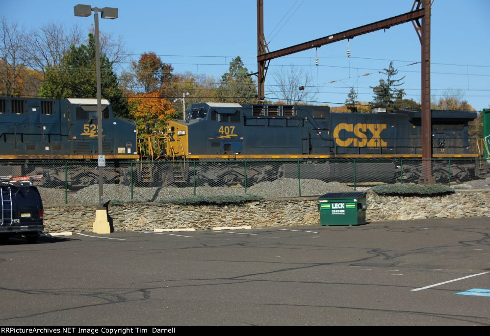 CSX 407 on M409